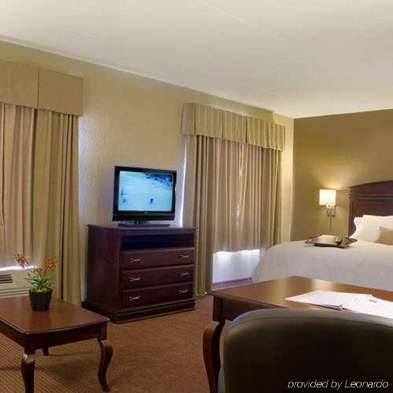 Hampton Inn & Suites Madison - West Room photo