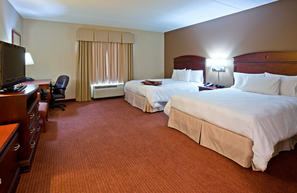 Hampton Inn & Suites Madison - West Room photo